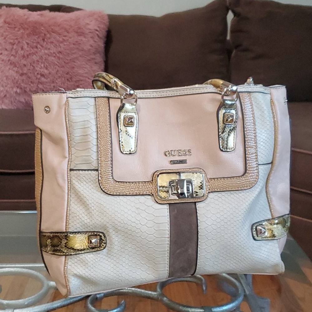 Tote Guess